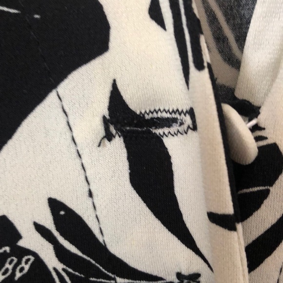 Beautiful classic guess dress!👗 - Picture 4 of 8